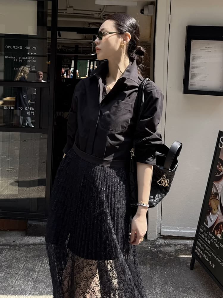 透かし模様の優美なプリーツレーススカート